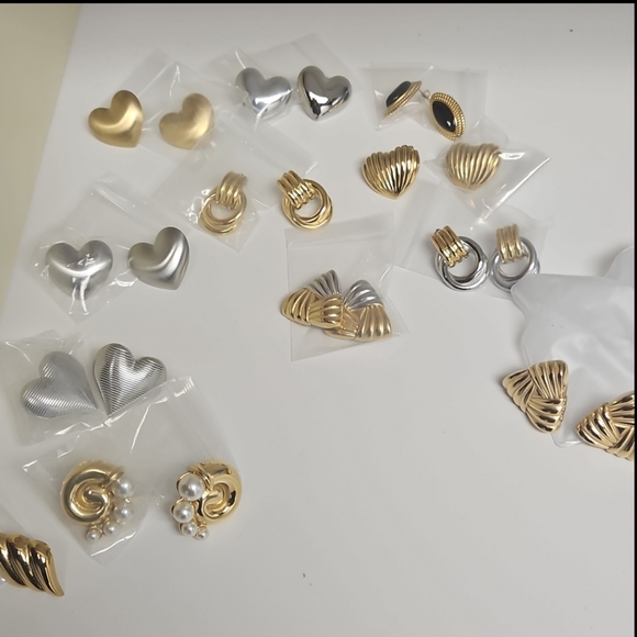 Nwt Non Tarnish knot earrings Heaven Mayhem Inspired - Picture 6 of 6